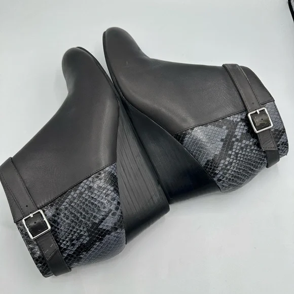 Vionic Boots Womens 8.5 Shasta Ankle Bootie Gray Snake Print Wedge Heels - Picture 6 of 12